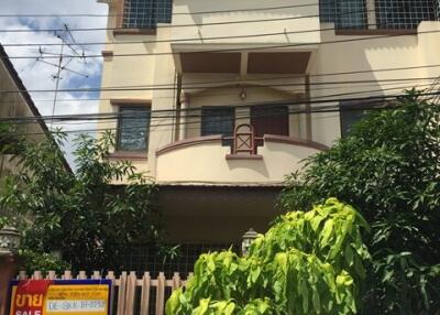 105 Sqm., 3 Beds, 2 Baths Townhouse listed for ฿ 2,660,000.