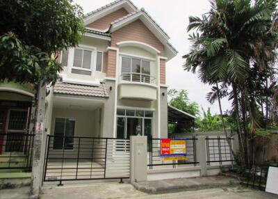 113 Sqm., 3 Beds, 3 Baths Townhouse listed for ฿ 2,940,000.