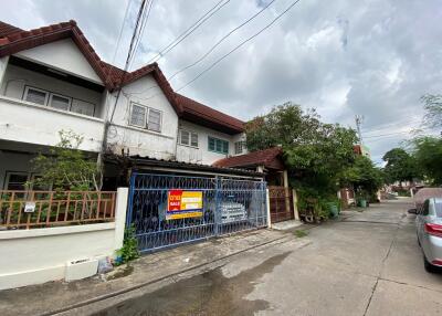 96 Sqm., 3 Beds, 2 Baths Townhouse listed for ฿ 2,660,000.