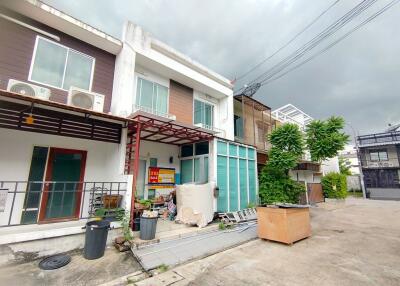 89 Sqm., 2 Beds, 1 Bath Townhouse listed for ฿ 2,660,000.