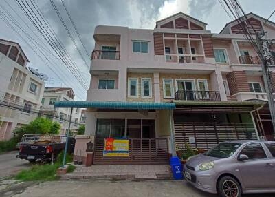 80 Sqm., 3 Beds, 3 Baths Townhouse listed for ฿ 2,660,000.