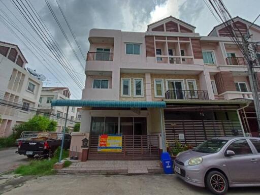 80 Sqm., 3 Beds, 3 Baths Townhouse listed for ฿ 2,660,000.