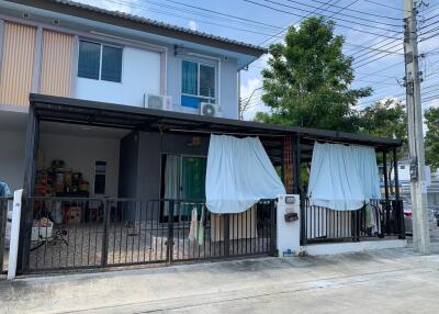 124 Sqm., 2 Beds, 1 Bath Townhouse listed for ฿ 2,940,000.