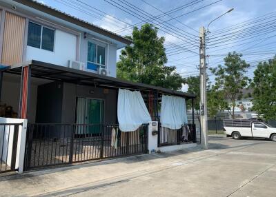 124 Sqm., 2 Beds, 1 Bath Townhouse listed for ฿ 2,940,000.