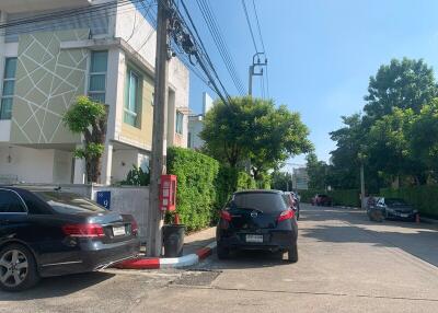 135 Sqm., 2 Beds, 1 Bath Townhouse listed for ฿ 2,660,000.