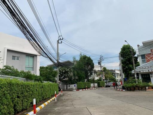 135 Sqm., 2 Beds, 1 Bath Townhouse listed for ฿ 2,660,000.