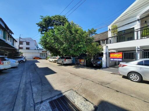 120 Sqm., 2 Beds, 1 Bath Townhouse listed for ฿ 2,940,000.