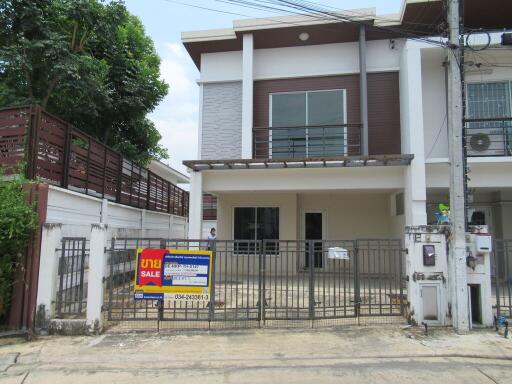 113 Sqm., 3 Beds, 2 Baths Townhouse listed for ฿ 2,940,000.