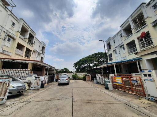 85 Sqm., 3 Beds, 2 Baths Townhouse listed for ฿ 2,940,000.