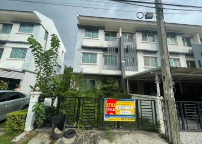 106 Sqm., 3 Beds, 2 Baths Townhouse listed for ฿ 2,660,000.