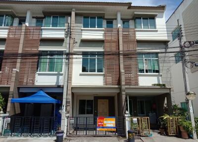 64 Sqm., 3 Beds, 2 Baths Townhouse listed for ฿ 2,350,000.