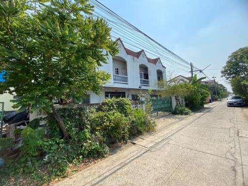 176 Sqm., 2 Beds, 1 Bath Townhouse listed for ฿ 2,613,000.