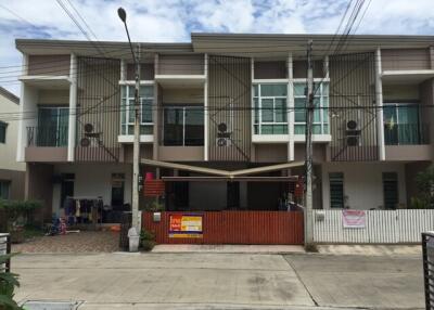 87 Sqm., 2 Beds, 1 Bath Townhouse listed for ฿ 2,888,000.
