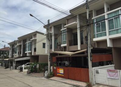 87 Sqm., 2 Beds, 1 Bath Townhouse listed for ฿ 2,888,000.