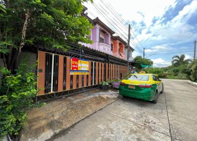 160 Sqm., 4 Beds, 4 Baths Townhouse listed for ฿ 2,565,000.