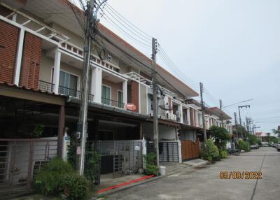 95 Sqm., 2 Beds, 1 Bath Townhouse listed for ฿ 2,835,000.