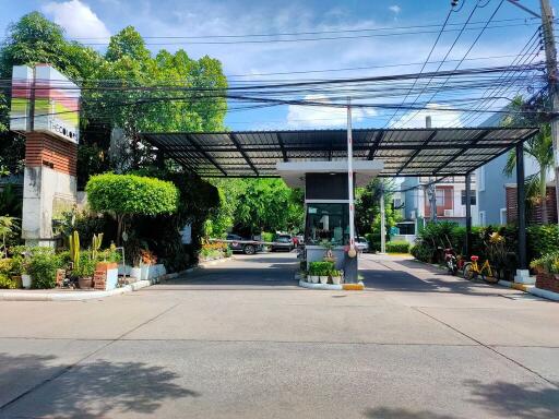 71 Sqm., 2 Beds, 1 Bath Townhouse listed for ฿ 2,565,000.