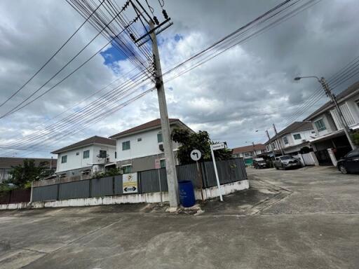 95 Sqm., 2 Beds, 1 Bath Townhouse listed for ฿ 2,835,000.
