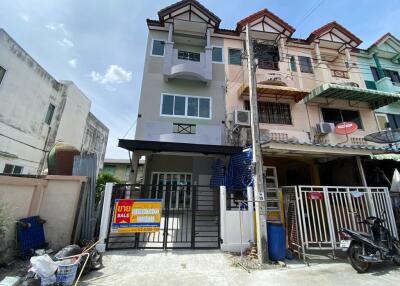 93 Sqm., 3 Beds, 2 Baths Townhouse listed for ฿ 2,565,000.