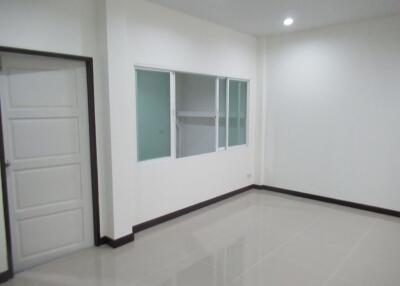 84 Sqm., 3 Beds, 1 Bath Townhouse listed for ฿ 2,835,000.