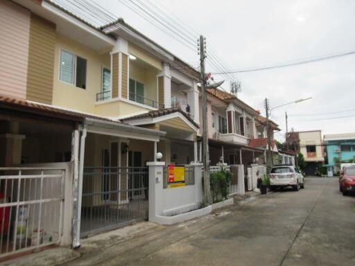 84 Sqm., 3 Beds, 1 Bath Townhouse listed for ฿ 2,835,000.