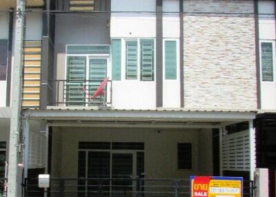 82 Sqm., 3 Beds, 3 Baths Townhouse listed for ฿ 2,835,000.