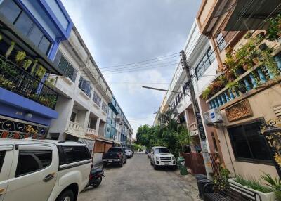 116 Sqm., 3 Beds, 2 Baths Townhouse listed for ฿ 2,835,000.