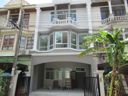 96 Sqm., 6 Beds, 4 Baths Townhouse listed for ฿ 2,537,000.