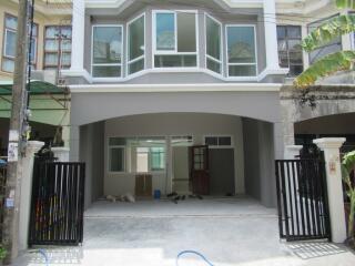 96 Sqm., 6 Beds, 4 Baths Townhouse listed for ฿ 2,537,000.