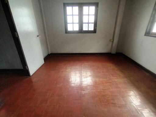 180 Sqm., 2 Beds, 2 Baths Townhouse listed for ฿ 2,783,000.