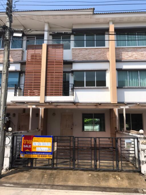 105 Sqm., 3 Beds, 2 Baths Townhouse listed for ฿ 2,783,000.