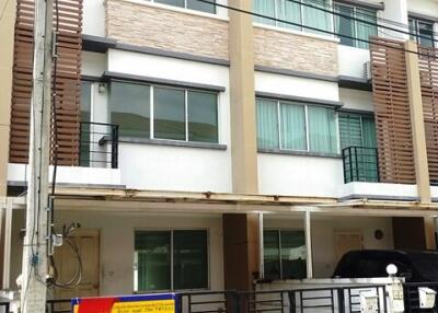 105 Sqm., 3 Beds, 2 Baths Townhouse listed for ฿ 2,783,000.