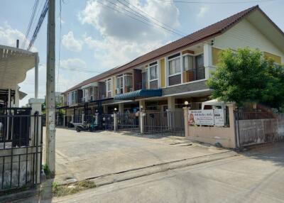108 Sqm., 2 Beds, 2 Baths Townhouse listed for ฿ 2,783,000.