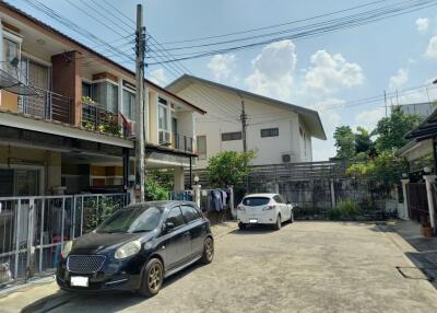 108 Sqm., 2 Beds, 2 Baths Townhouse listed for ฿ 2,783,000.