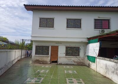 188 Sqm., 2 Beds, 1 Bath Townhouse listed for ฿ 2,730,000.