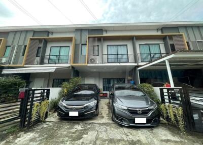 84 Sqm., 3 Beds, 2 Baths Townhouse listed for ฿ 2,730,000.