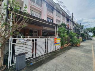 80 Sqm., 3 Beds, 2 Baths Townhouse listed for ฿ 2,730,000.