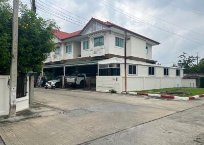 81 Sqm., 2 Beds, 1 Bath Townhouse listed for ฿ 2,730,000.