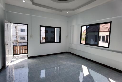120 Sqm., 2 Beds, 2 Baths Townhouse listed for ฿ 2,725,000.