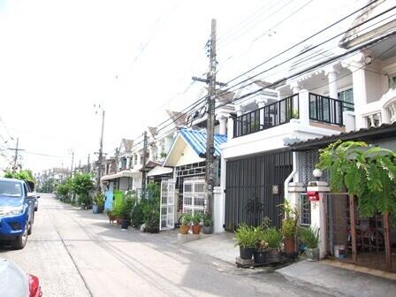 80 Sqm., 3 Beds, 2 Baths Townhouse listed for ฿ 2,423,000.