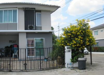 101 Sqm., 3 Beds, 2 Baths Townhouse listed for ฿ 2,375,000.