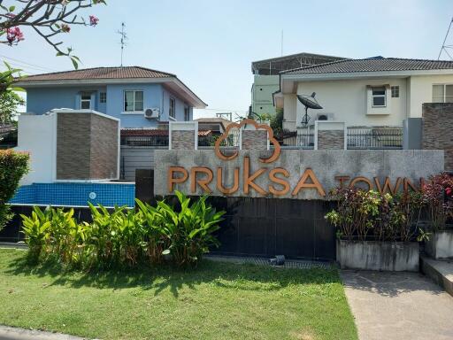 96 Sqm., 2 Beds, 1 Bath Townhouse listed for ฿ 2,375,000.