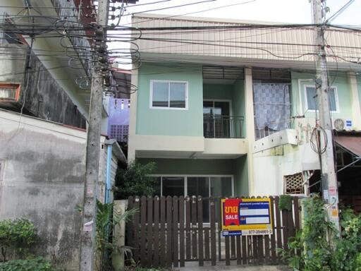 98 Sqm., 2 Beds, 1 Bath Townhouse listed for ฿ 2,375,000.
