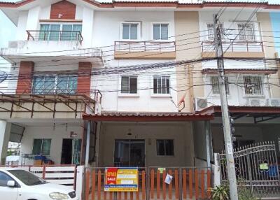 80 Sqm., 3 Beds, 2 Baths Townhouse listed for ฿ 2,625,000.