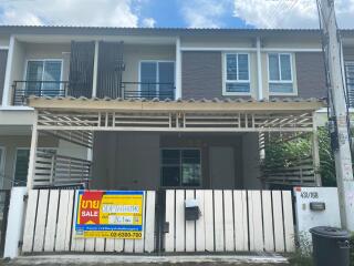 104 Sqm., 2 Beds, 1 Bath Townhouse listed for ฿ 2,375,000.