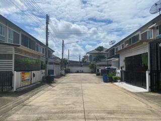 104 Sqm., 2 Beds, 1 Bath Townhouse listed for ฿ 2,375,000.