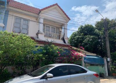 233 Sqm., 2 Beds, 1 Bath Townhouse listed for ฿ 2,375,000.