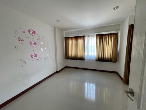 81 Sqm., 2 Beds, 1 Bath Townhouse listed for ฿ 2,375,000.
