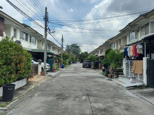 82 Sqm., 3 Beds, 2 Baths Townhouse listed for ฿ 2,375,000.
