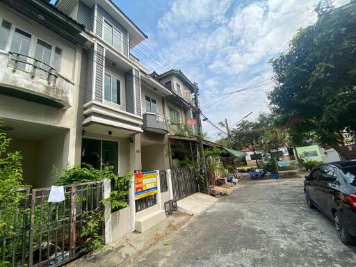 80 Sqm., 3 Beds, 2 Baths Townhouse listed for ฿ 2,375,000.